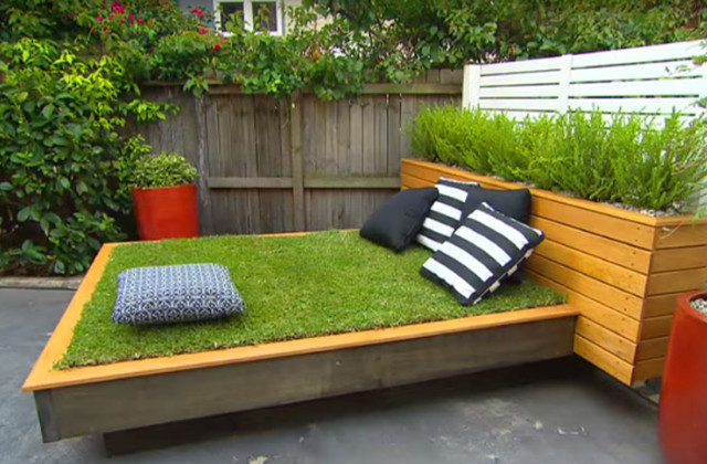 Bricolage : un lit d’herbe construit avec des palettes