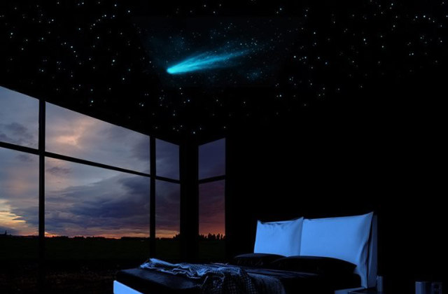Le ciel étoilé (avec comète) dans la chambre à coucher