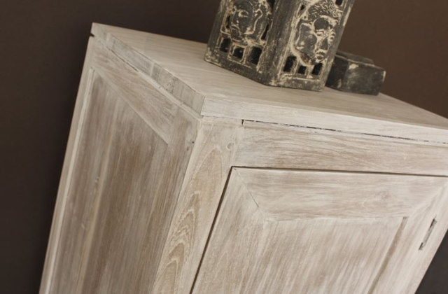 Bricolage : comment « antiquiser » un meuble blanc moderne